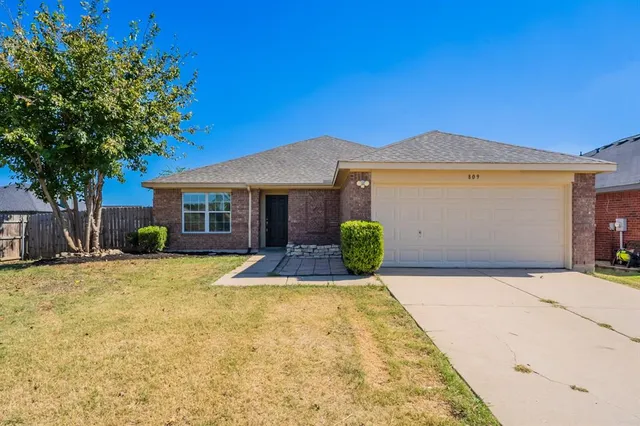 $267,900 | 809 Sierra Circle Drive, Burleson, TX 76028
