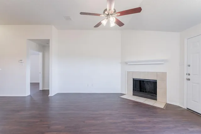 $267,900 | 809 Sierra Circle Drive, Burleson, TX 76028