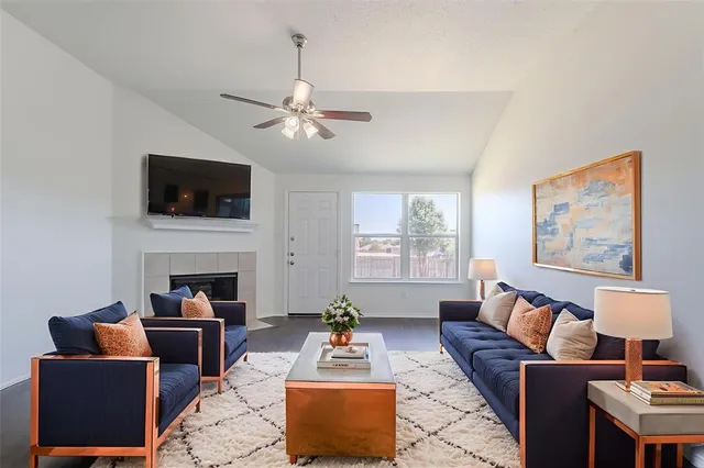 $267,900 | 809 Sierra Circle Drive, Burleson, TX 76028