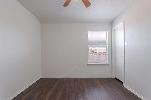 $267,900 | 809 Sierra Circle Drive, Burleson, TX 76028