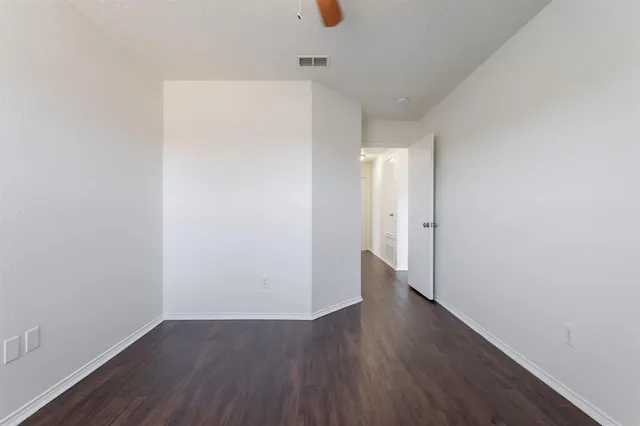 $267,900 | 809 Sierra Circle Drive, Burleson, TX 76028