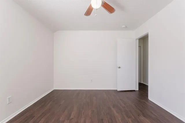 $267,900 | 809 Sierra Circle Drive, Burleson, TX 76028