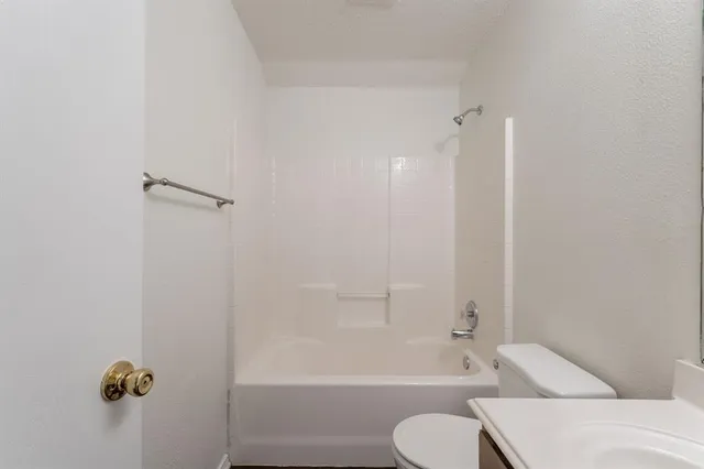 $267,900 | 809 Sierra Circle Drive, Burleson, TX 76028