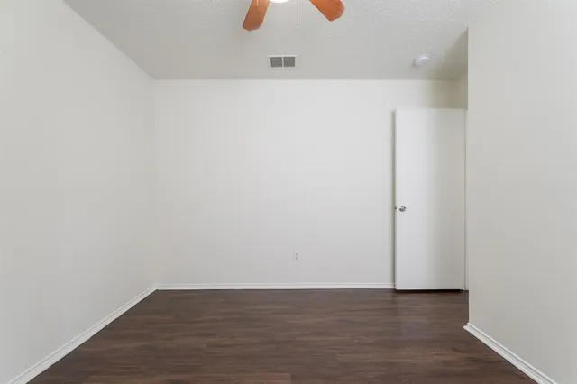 $267,900 | 809 Sierra Circle Drive, Burleson, TX 76028