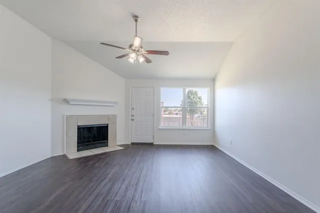 $267,900 | 809 Sierra Circle Drive, Burleson, TX 76028