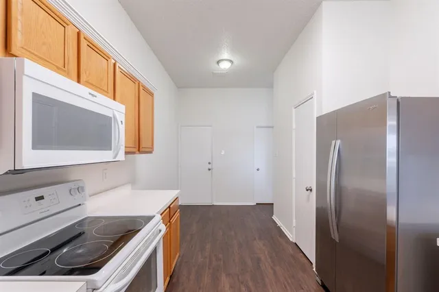 $267,900 | 809 Sierra Circle Drive, Burleson, TX 76028