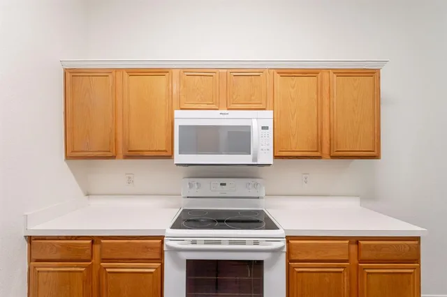 $267,900 | 809 Sierra Circle Drive, Burleson, TX 76028