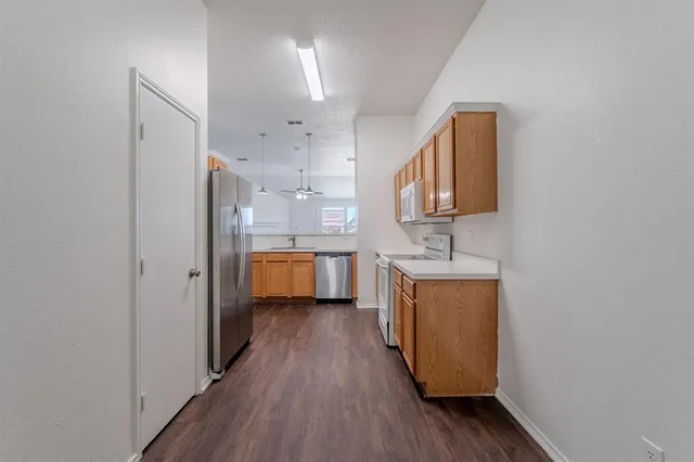 $267,900 | 809 Sierra Circle Drive, Burleson, TX 76028