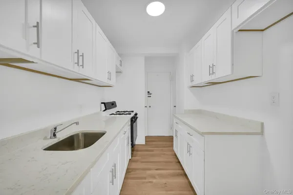 $225,000 | 3 Fordham Hill Ovl, Unit 14F | University Heights