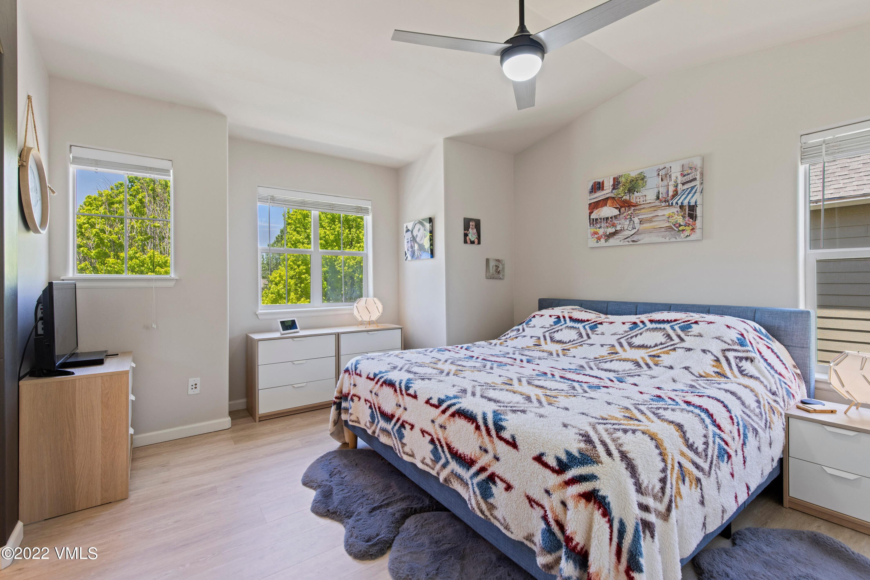 40 Eagle Ranch Road Eagle, CO 81631 - Photo 20 of 38 a bedroom with a bed a dresser and window