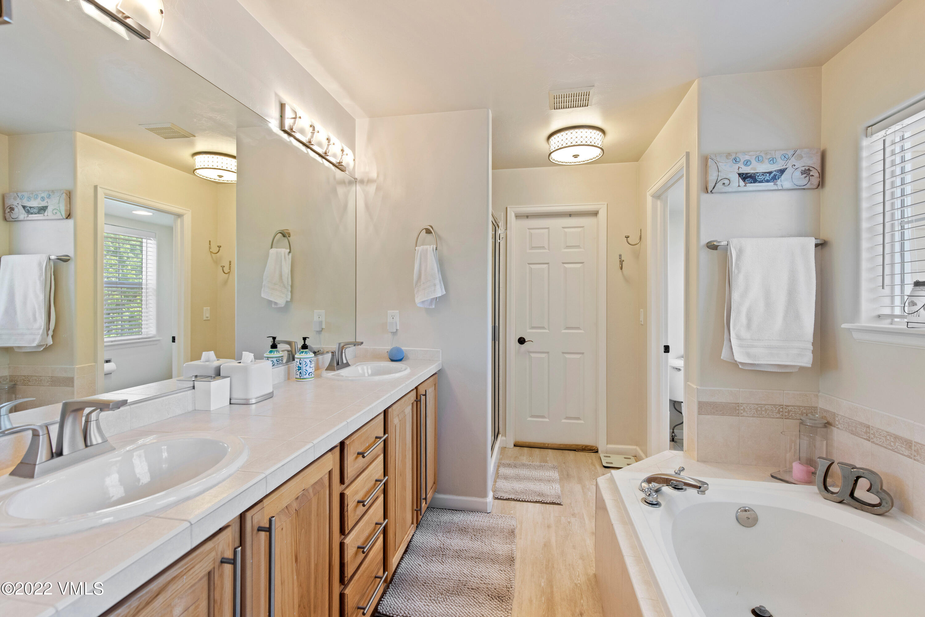 40 Eagle Ranch Road Eagle, CO 81631 - Photo 22 of 38 a bathroom with a double vanity sink a mirror and a bathtub