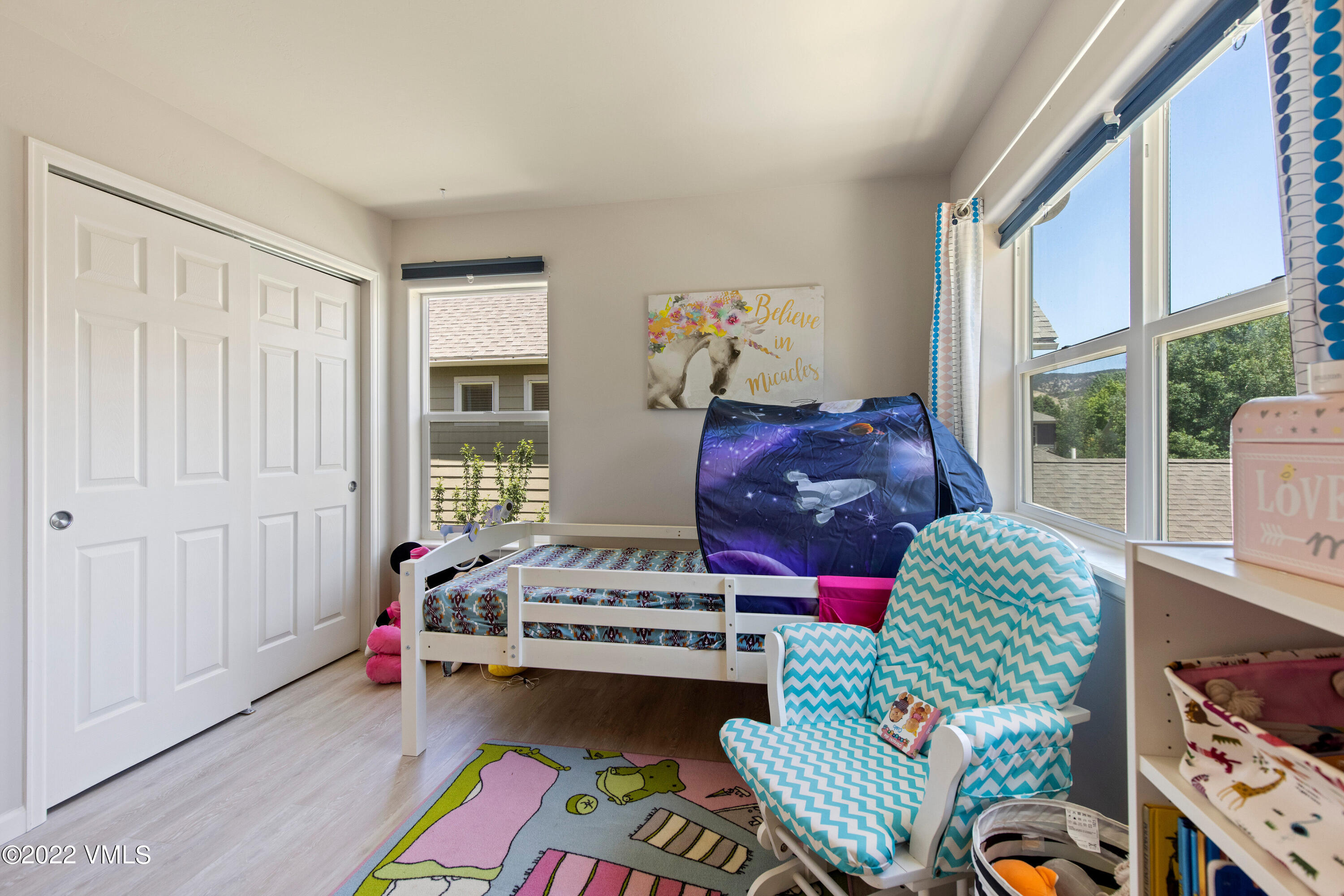 40 Eagle Ranch Road Eagle, CO 81631 - Photo 25 of 38 a living room with furniture and a window