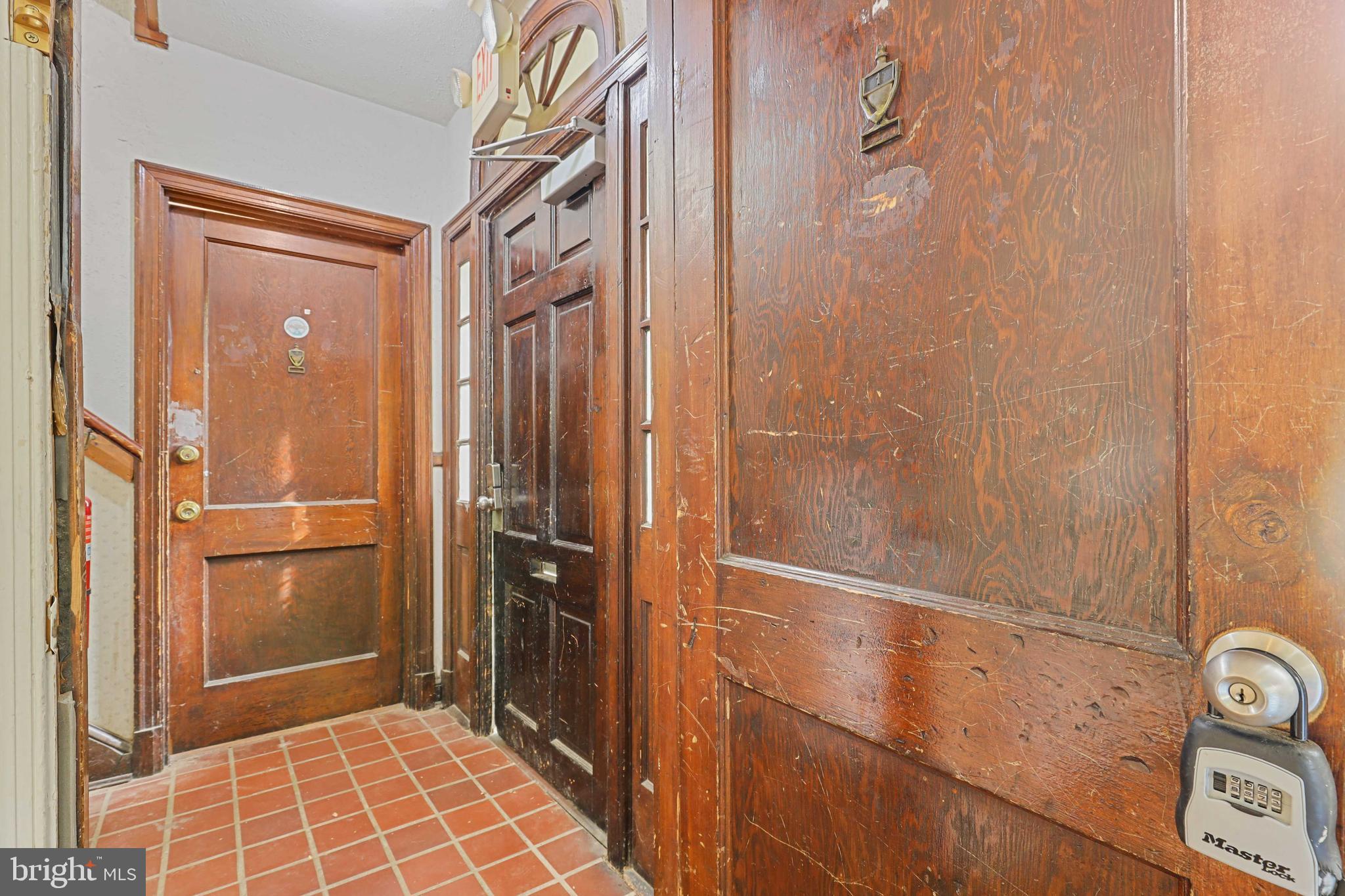 3929 Fulton Street Northwest Washington, DC 20007 - Photo 8 of 36 Entry