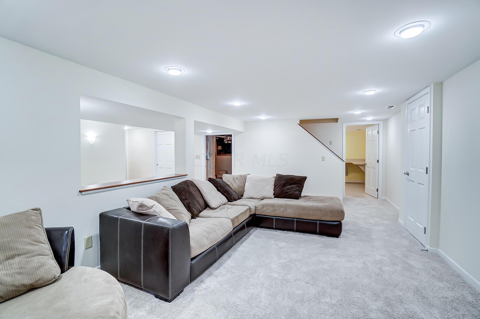 4220 Mountview Road Columbus, OH 43220 - Photo 44 of 66 050