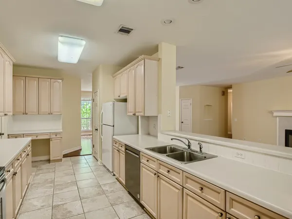 $3,700 | 11918 Loomis Drive, Austin, TX 78738