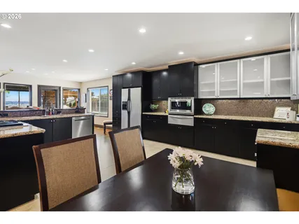 $1,750,000 | 8008 Southeast Evergreen Highway, Vancouver, WA 98664