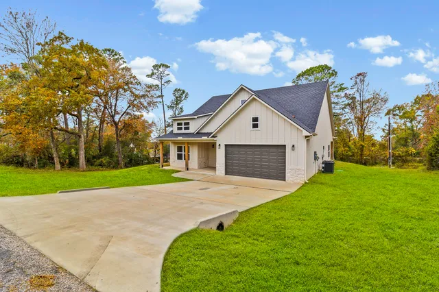 a view of outdoor space yard and front view of a house