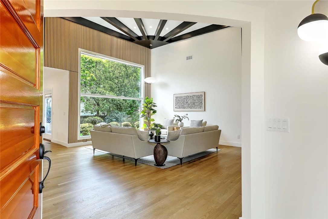 33 Intervale Road Providence, RI 02906 - Photo 3 of 50