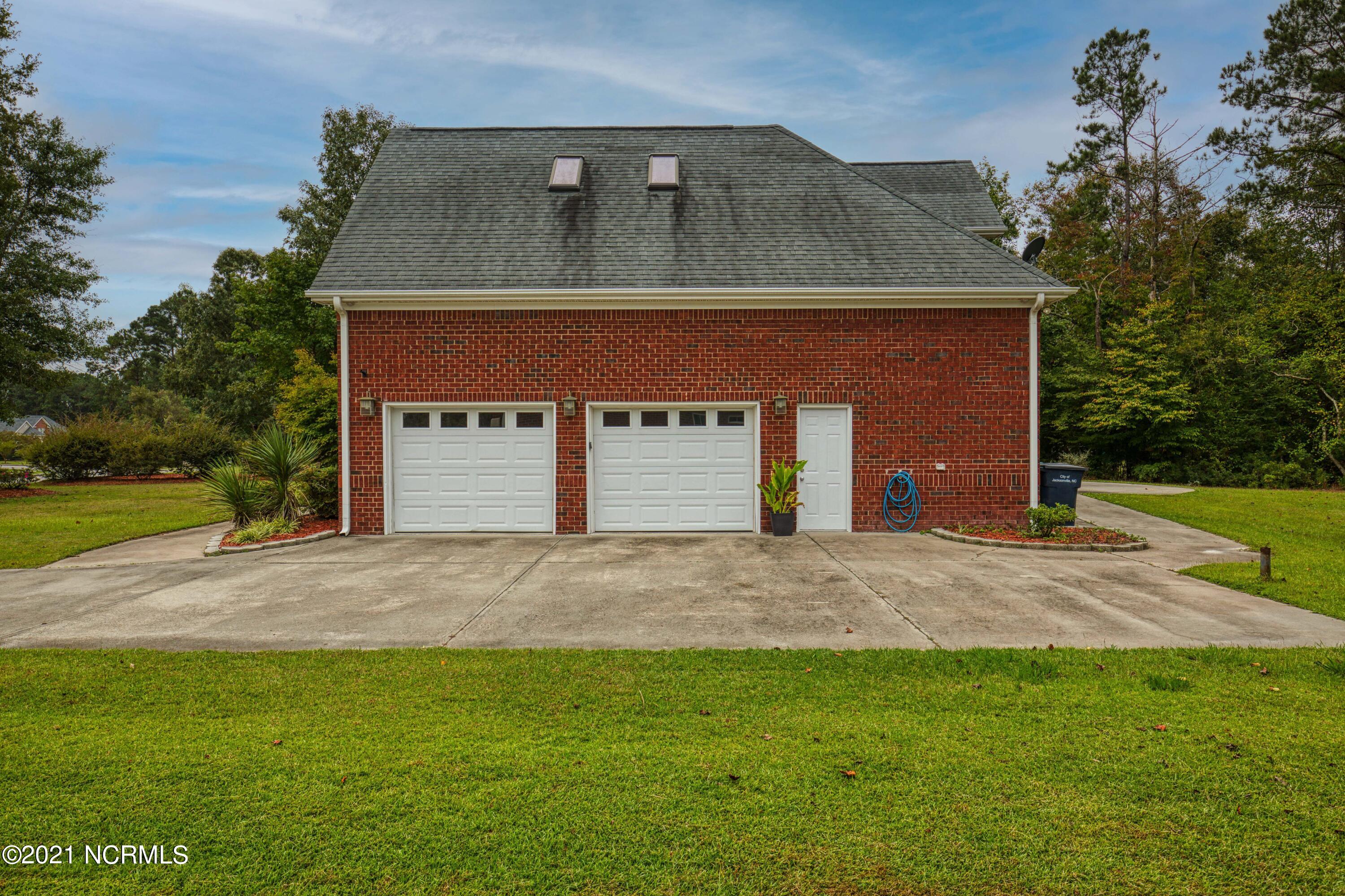 234 Royal Bluff Road Jacksonville, NC 28540 - Photo 5 of 32 234 Royal Bluff- Interiors ex_6
