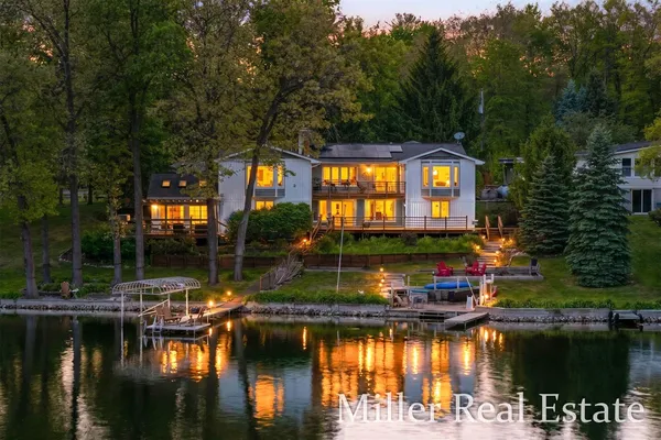 $939,900 | 1589 Pleasant Vw Drive, Hastings, MI 49058