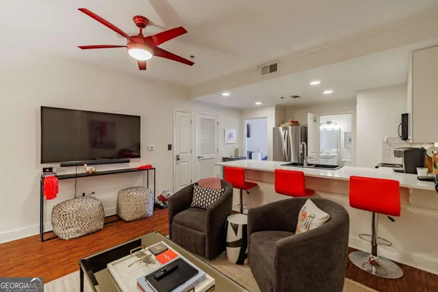 $950,000 | 250 West Broad Street, Unit 714, Athens, GA 30601