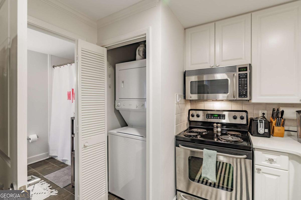 250 West Broad Street, Unit 714 Athens, GA 30601 - Photo 10 of 21 a kitchen with a stove and a microwave