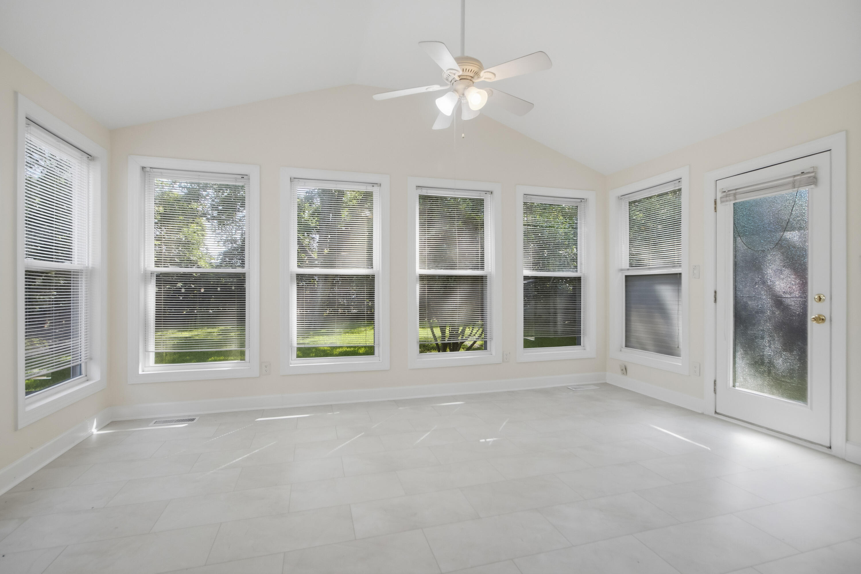 3 Fenwick Drive, Unit A Charleston, SC 29407 - Photo 7 of 10 Sunroom