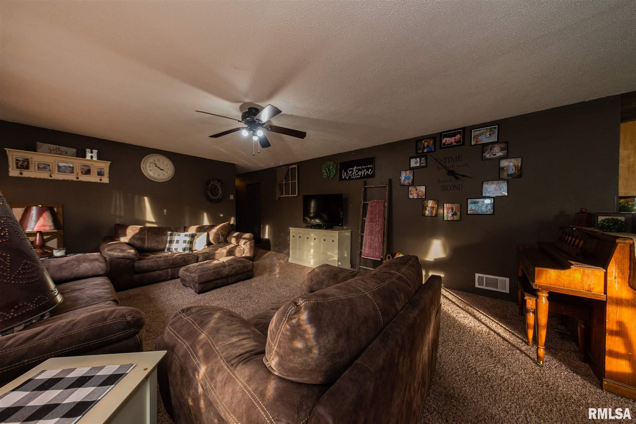6444 North Riddle Lane Waltonville, IL 62894 - Photo 3 of 46