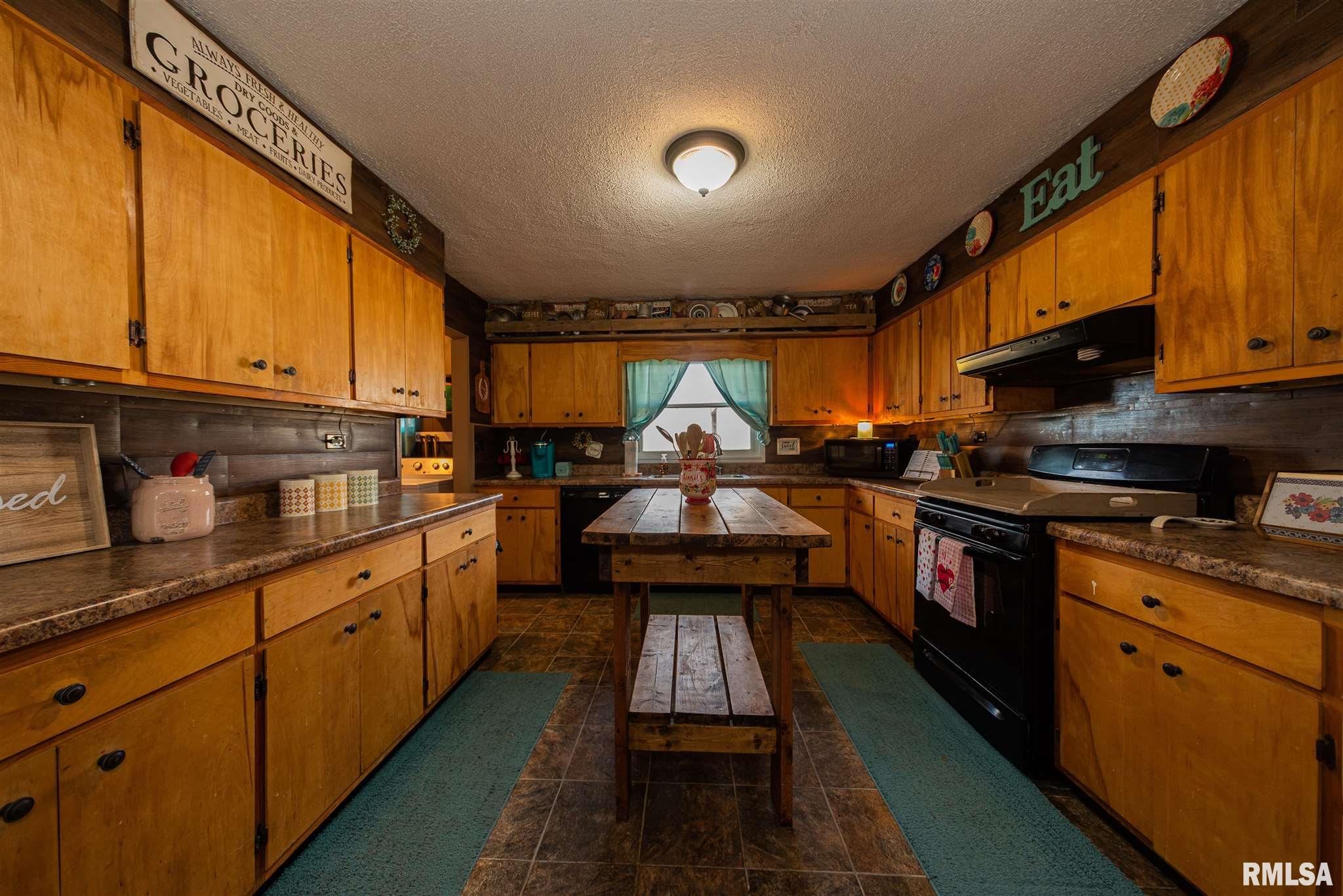 6444 North Riddle Lane Waltonville, IL 62894 - Photo 9 of 46