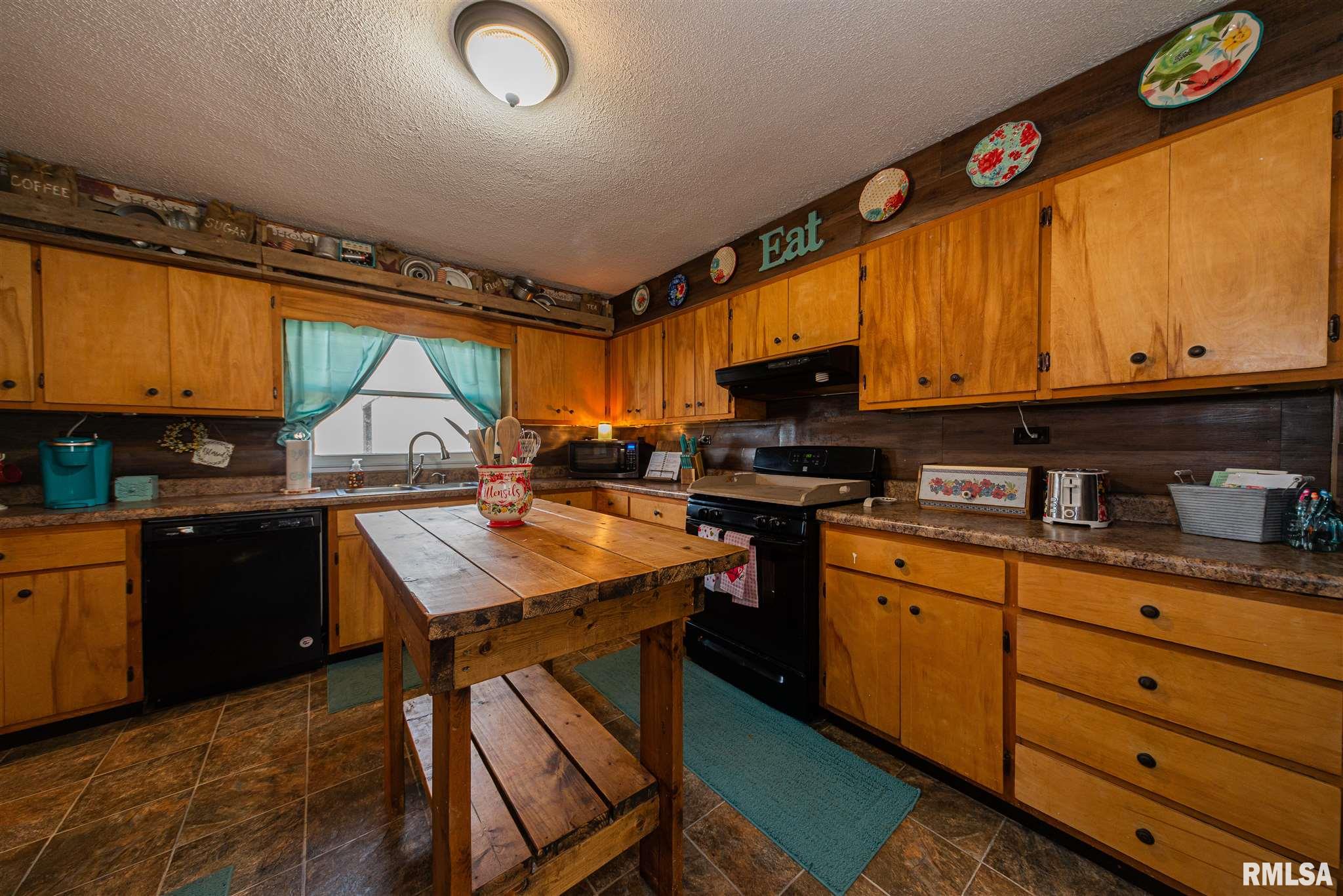 6444 North Riddle Lane Waltonville, IL 62894 - Photo 10 of 46