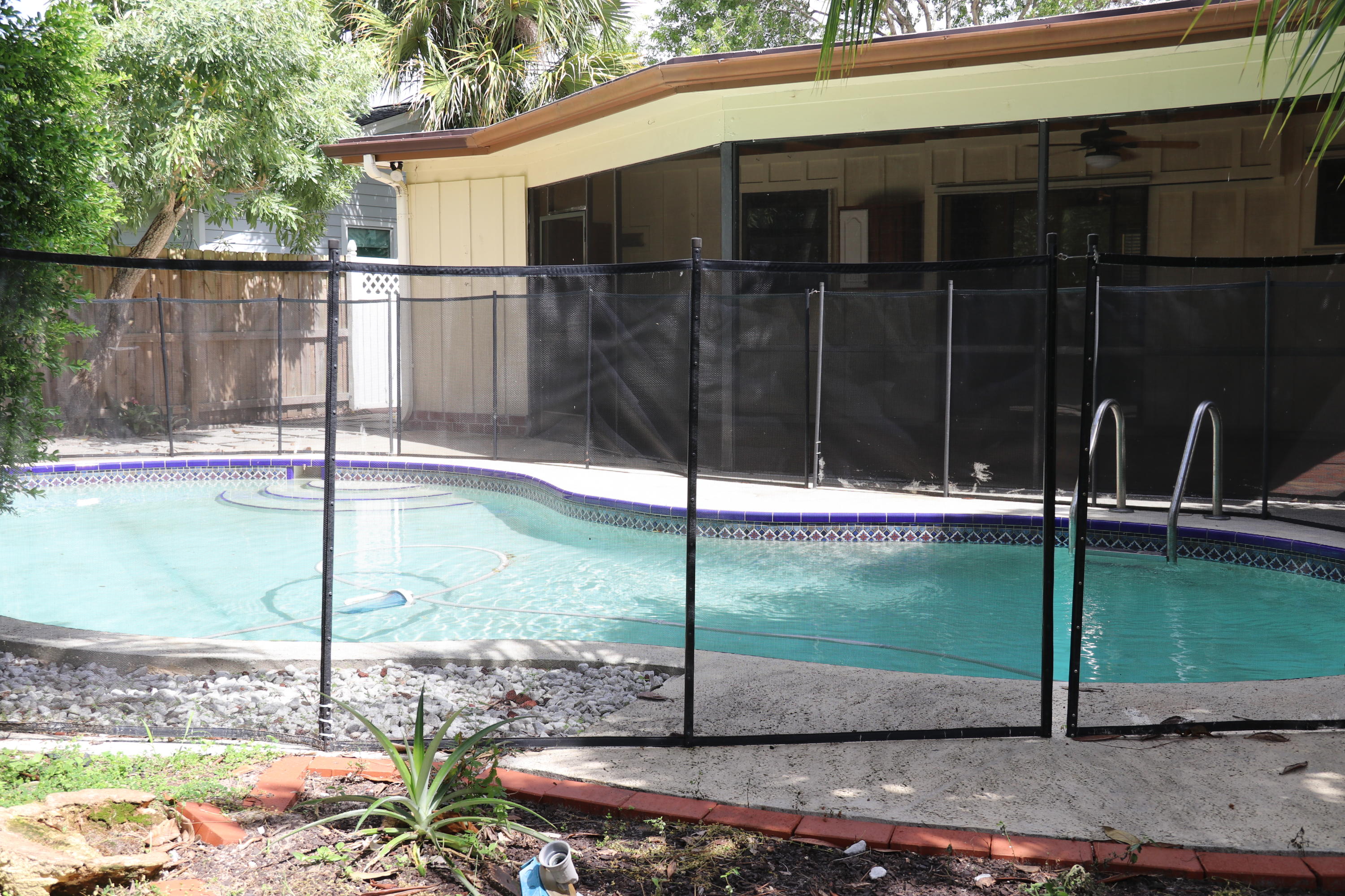 6098 Kendrick Street Jupiter, FL 33458 - Photo 7 of 15 a backyard of a house