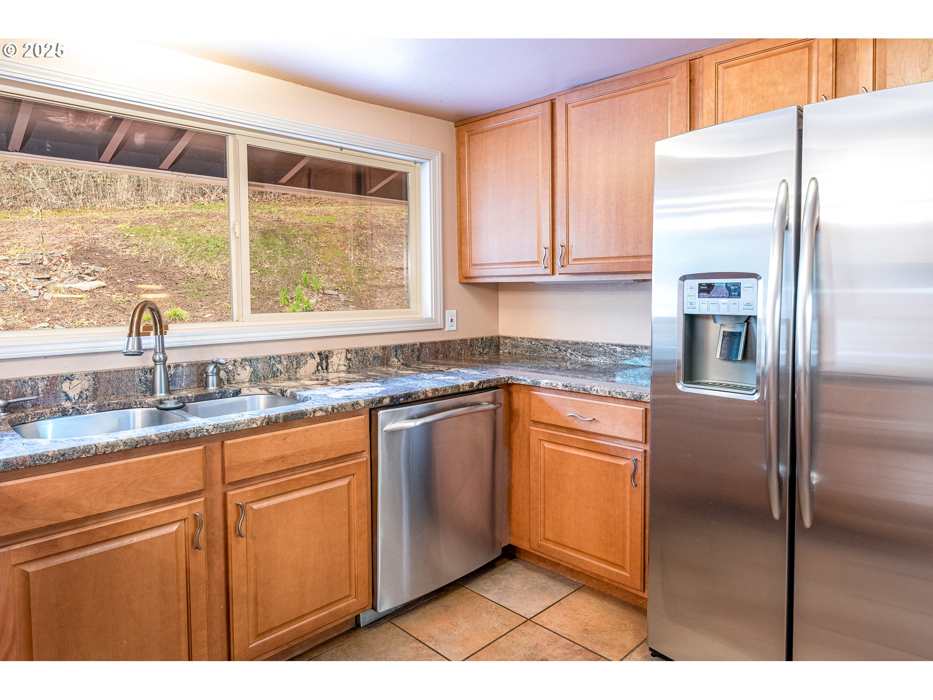 293 Brae Burn Drive Eugene, OR 97405 - Photo 11 of 35 a kitchen with stainless steel appliances granite countertop a refrigerator and a sink