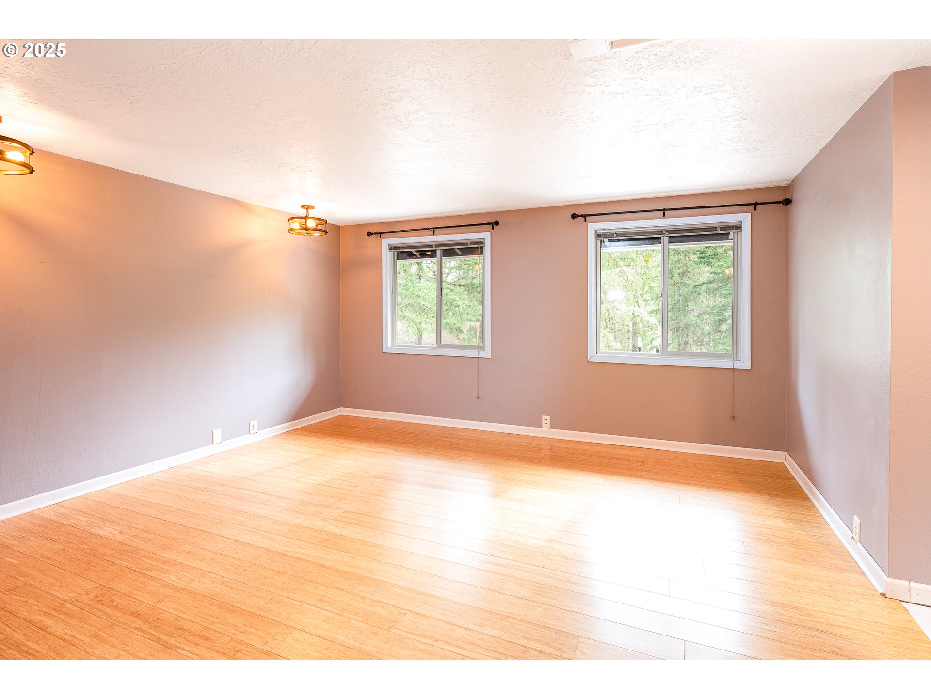293 Brae Burn Drive Eugene, OR 97405 - Photo 15 of 35 a view of an empty room with a window