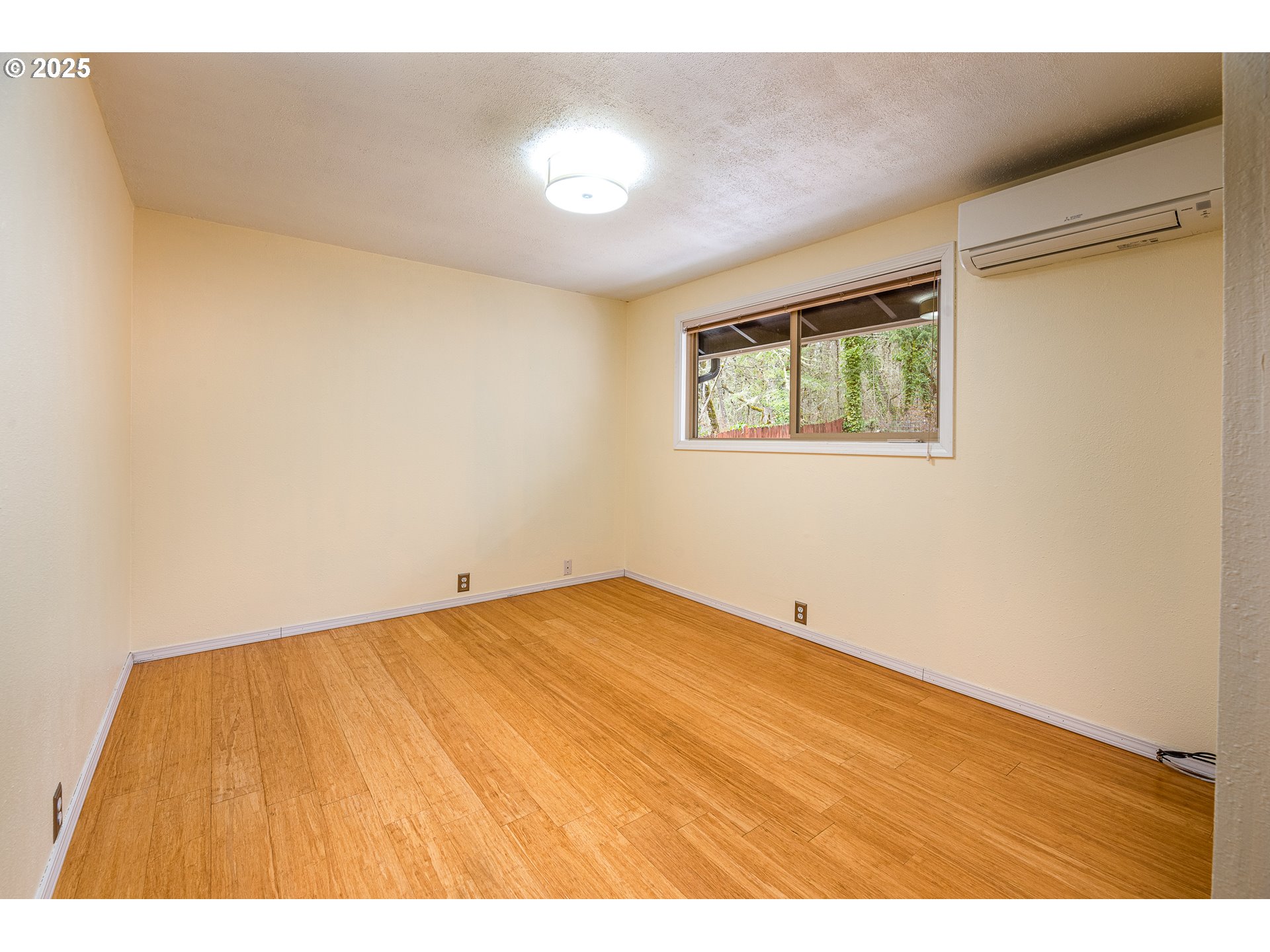 293 Brae Burn Drive Eugene, OR 97405 - Photo 20 of 35 a view of an empty room with a window
