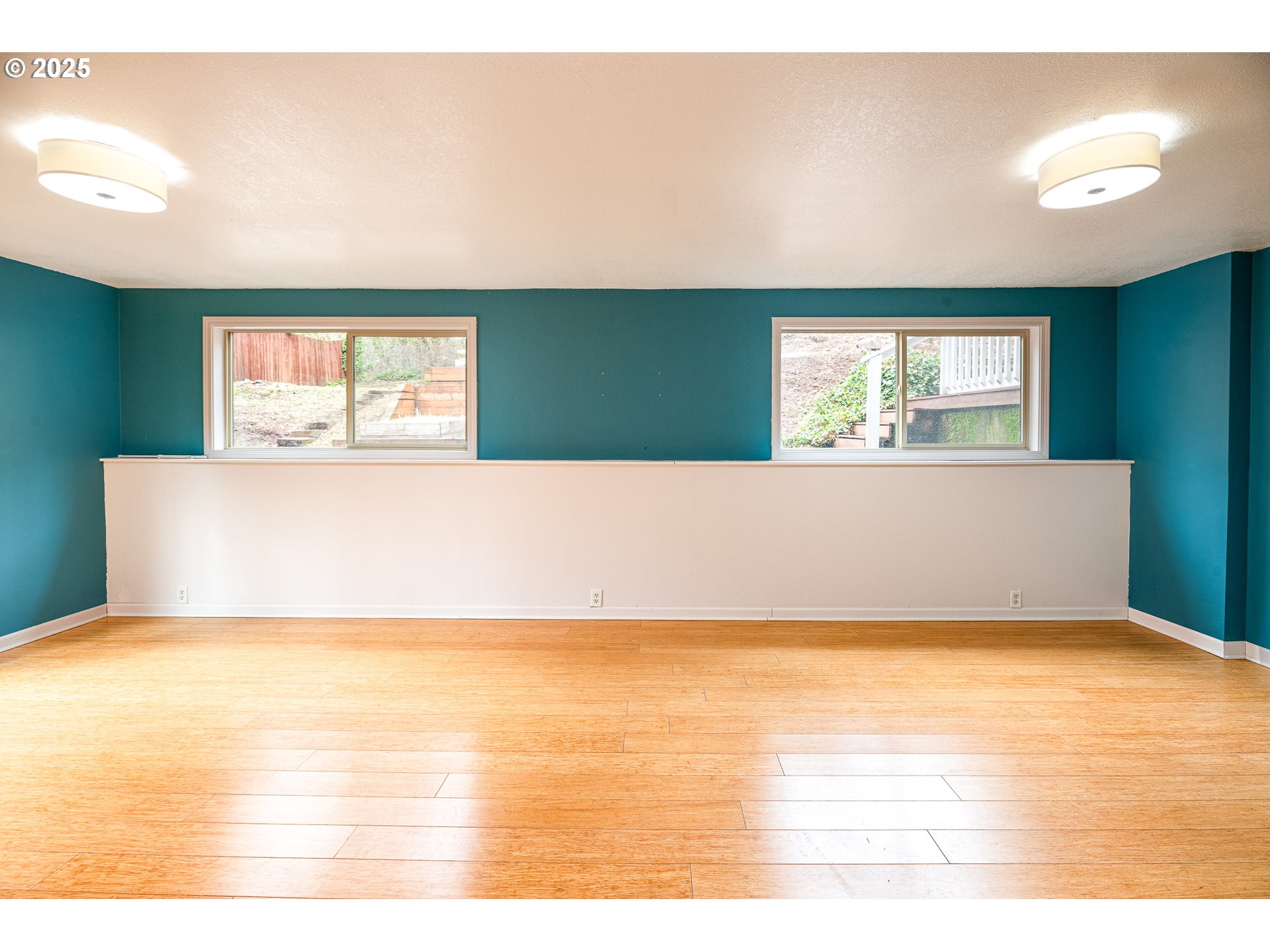 293 Brae Burn Drive Eugene, OR 97405 - Photo 26 of 35 a view of empty room with window