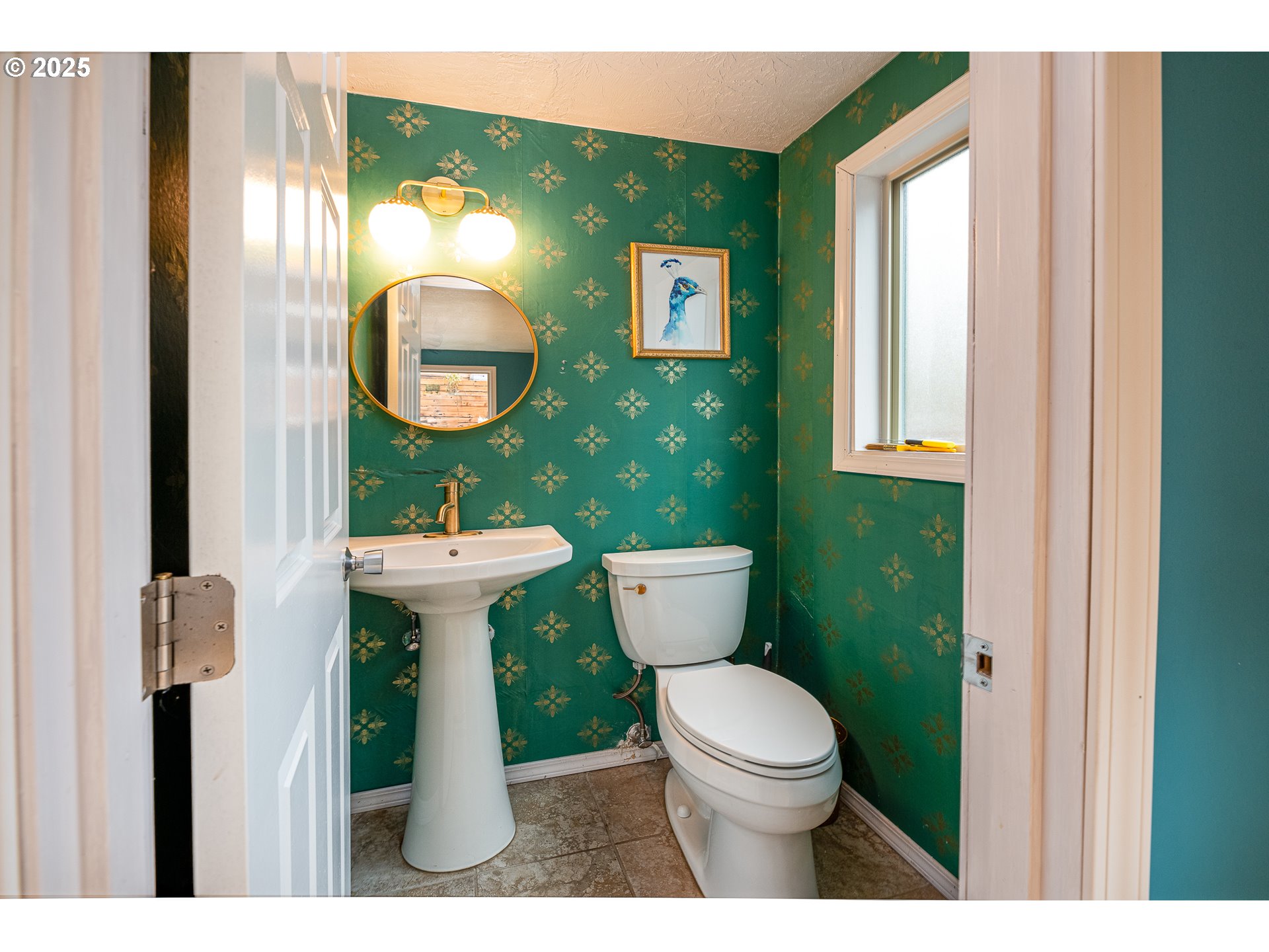293 Brae Burn Drive Eugene, OR 97405 - Photo 29 of 35 a bathroom with a toilet a sink and a mirror