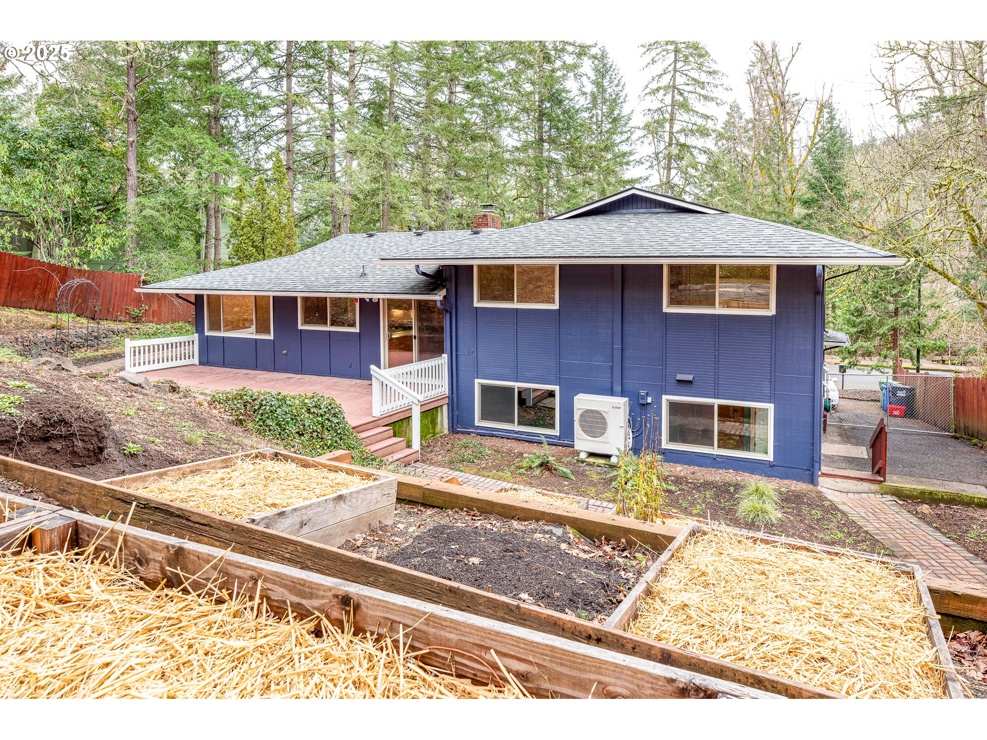 293 Brae Burn Drive Eugene, OR 97405 - Photo 31 of 35 a front view of a house with garden