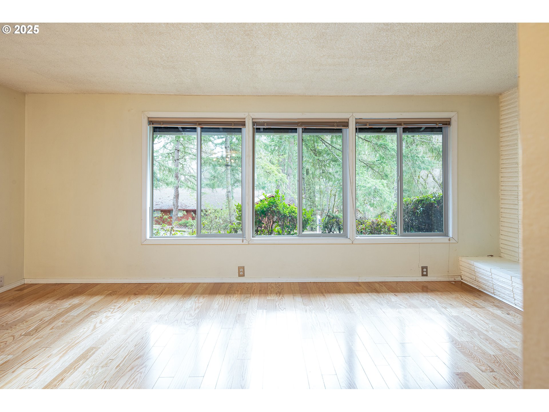 293 Brae Burn Drive Eugene, OR 97405 - Photo 5 of 35 an empty room with wooden floor and windows