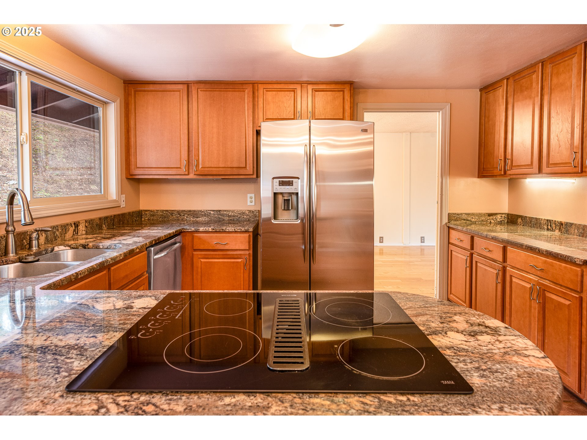 293 Brae Burn Drive Eugene, OR 97405 - Photo 9 of 35 a kitchen with a sink stove and refrigerator