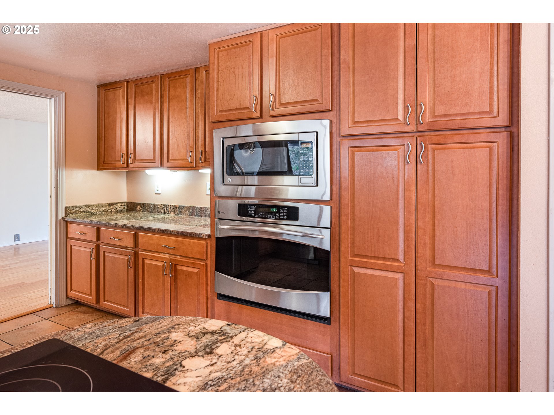 293 Brae Burn Drive Eugene, OR 97405 - Photo 10 of 35 a kitchen with granite countertop wooden cabinets and stainless steel appliances
