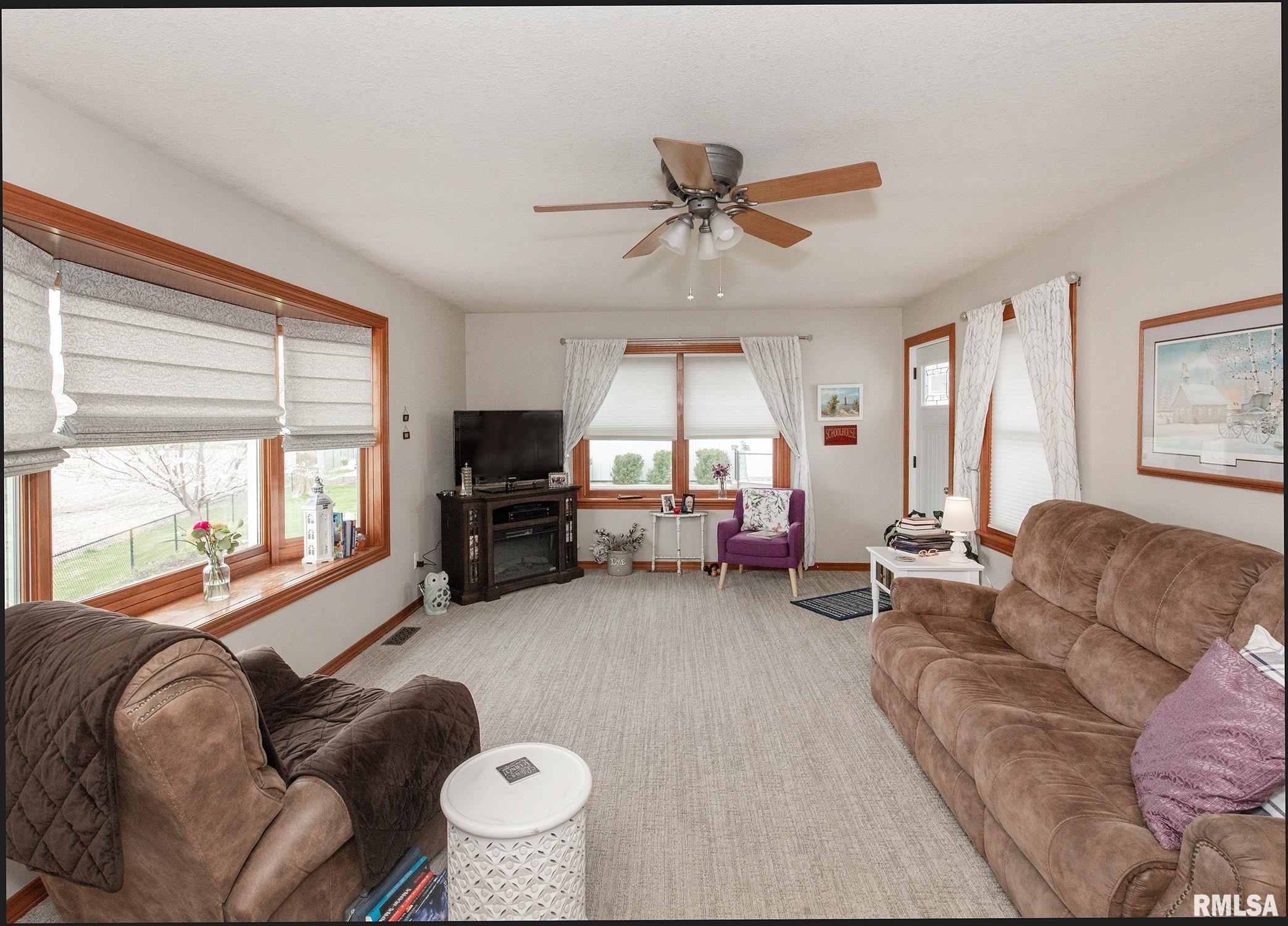 9585 New Liberty Road Walcott, IA 52773 - Photo 10 of 28 Gallery Image 10