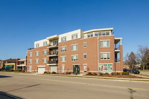$2,902 | 1212 Vine Avenue, Unit 3F, Park Ridge, IL 60068