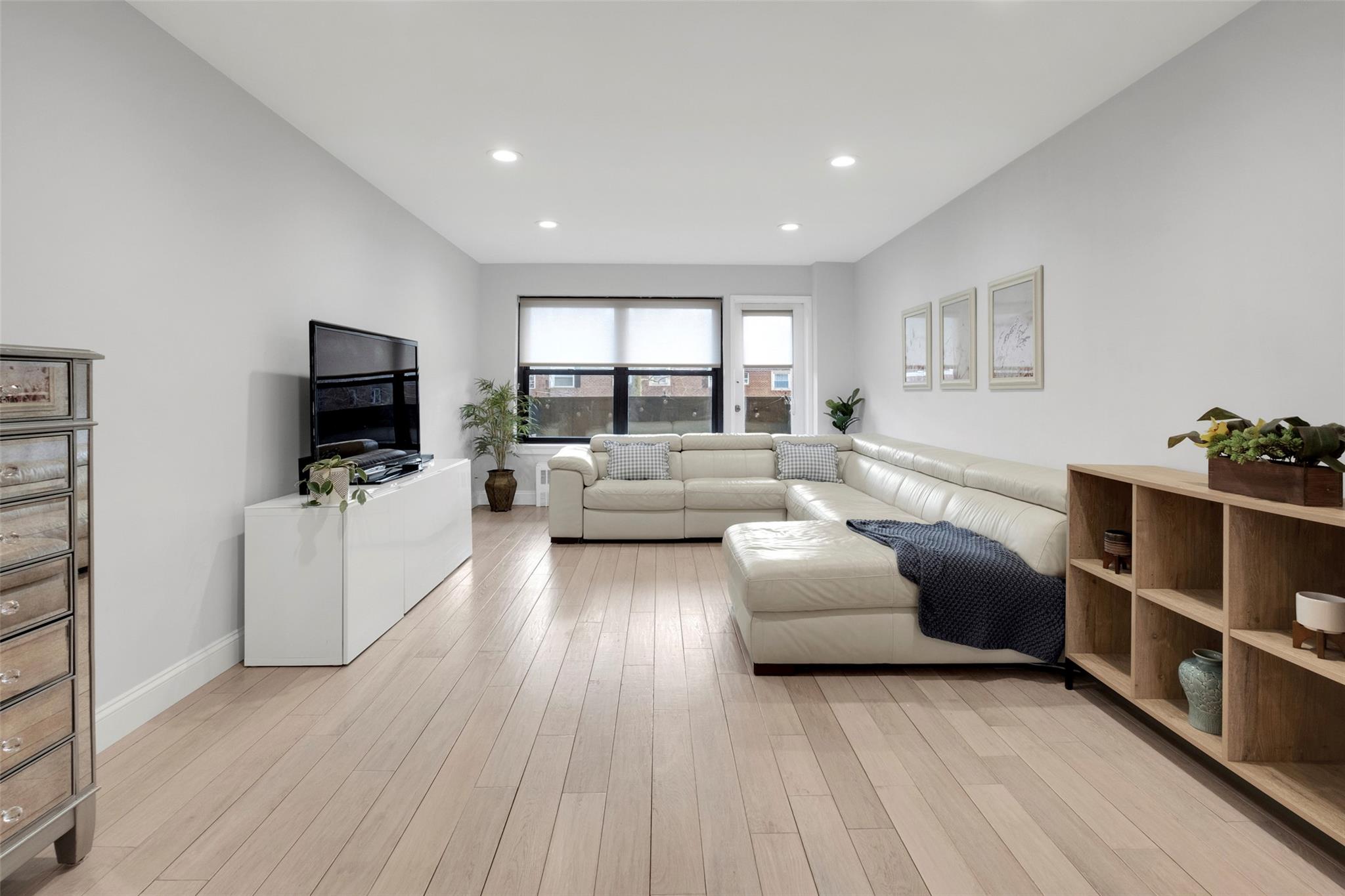 35 Knightsbridge Road, Unit 2I Great Neck, NY 11021 - Photo 1 of 1 Living area featuring recessed lighting, baseboards, and light wood finished floors