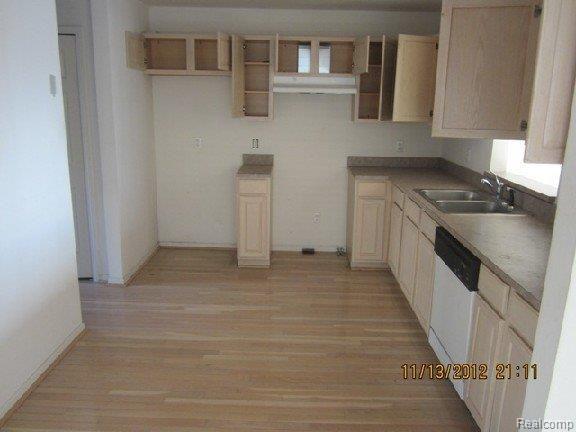856 Lothrop Street Detroit, MI 48202 - Photo 5 of 12 IMG_0024-mfsopt.jpg