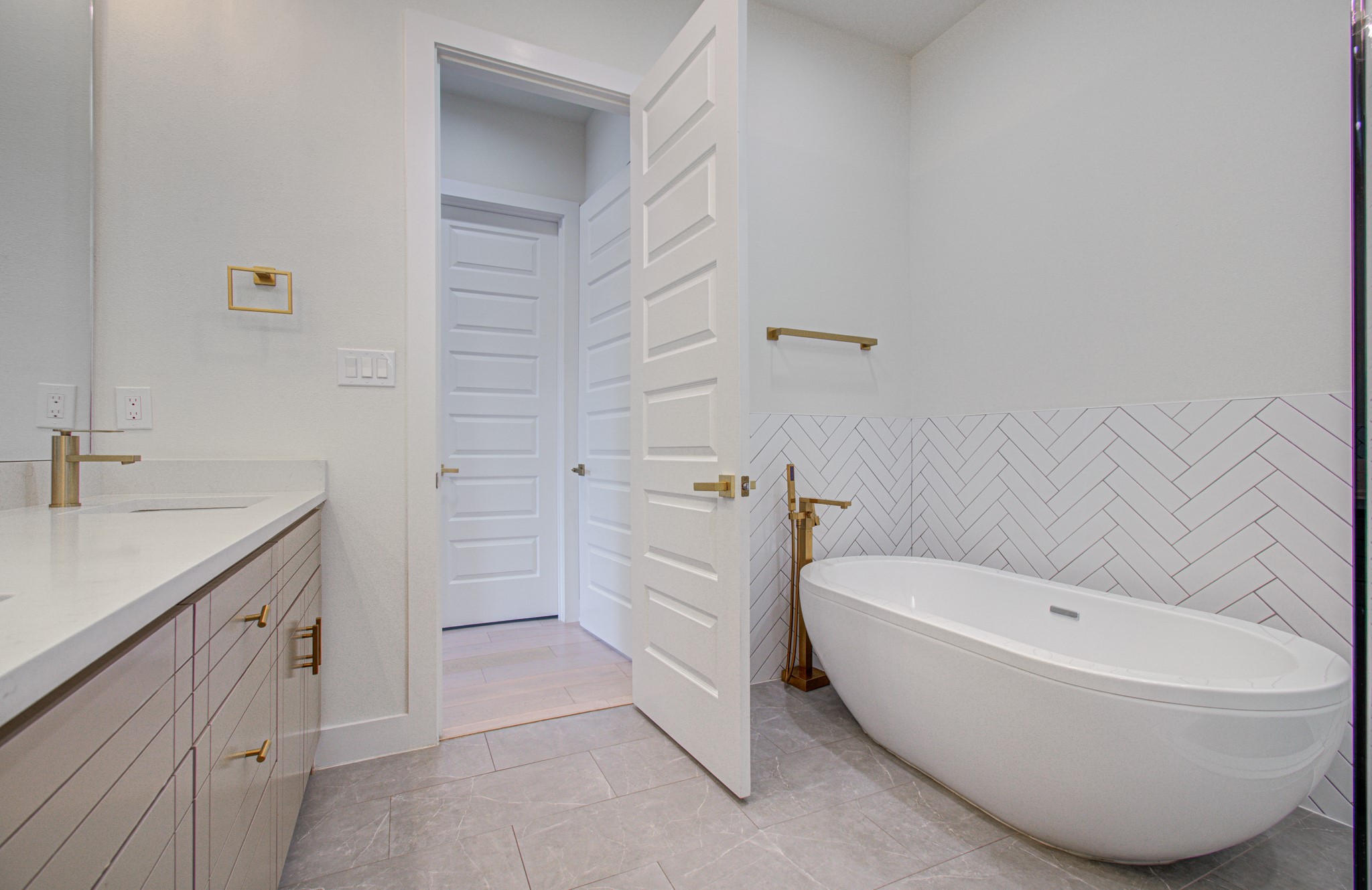 3107 Webster Street, Unit B Houston, TX 77004 - Photo 29 of 39 Master Bathroom