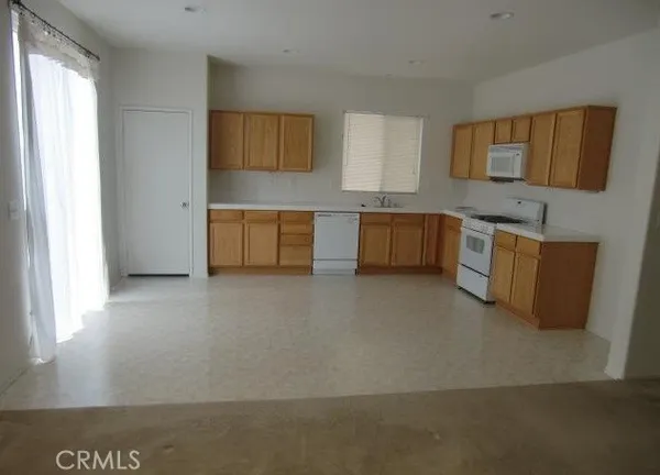 $2,350 | 13637 Copper Street, Victorville, CA 92394
