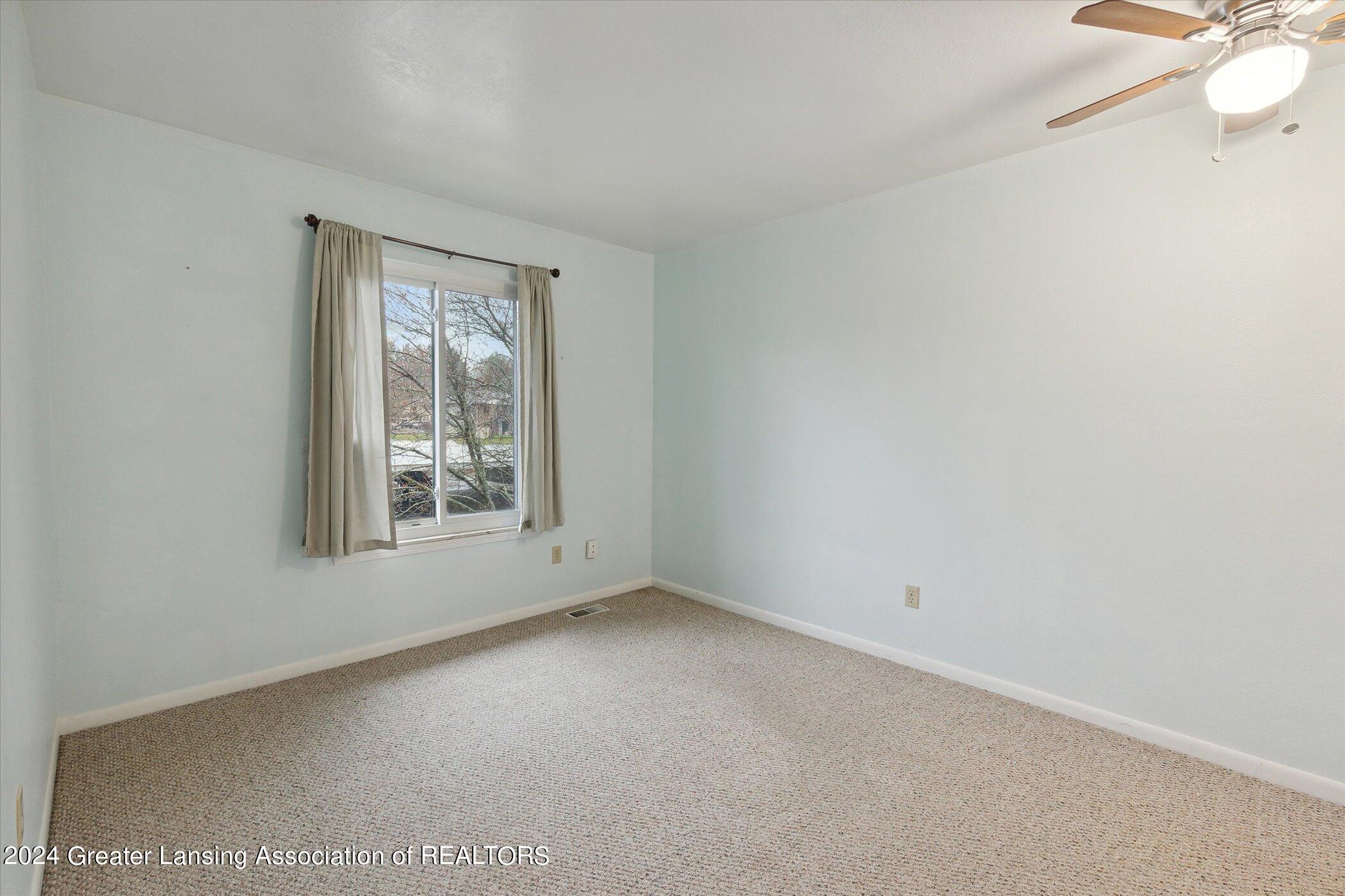 1750 Maple Ridge Road Haslett, MI 48840 - Photo 22 of 39 Bed