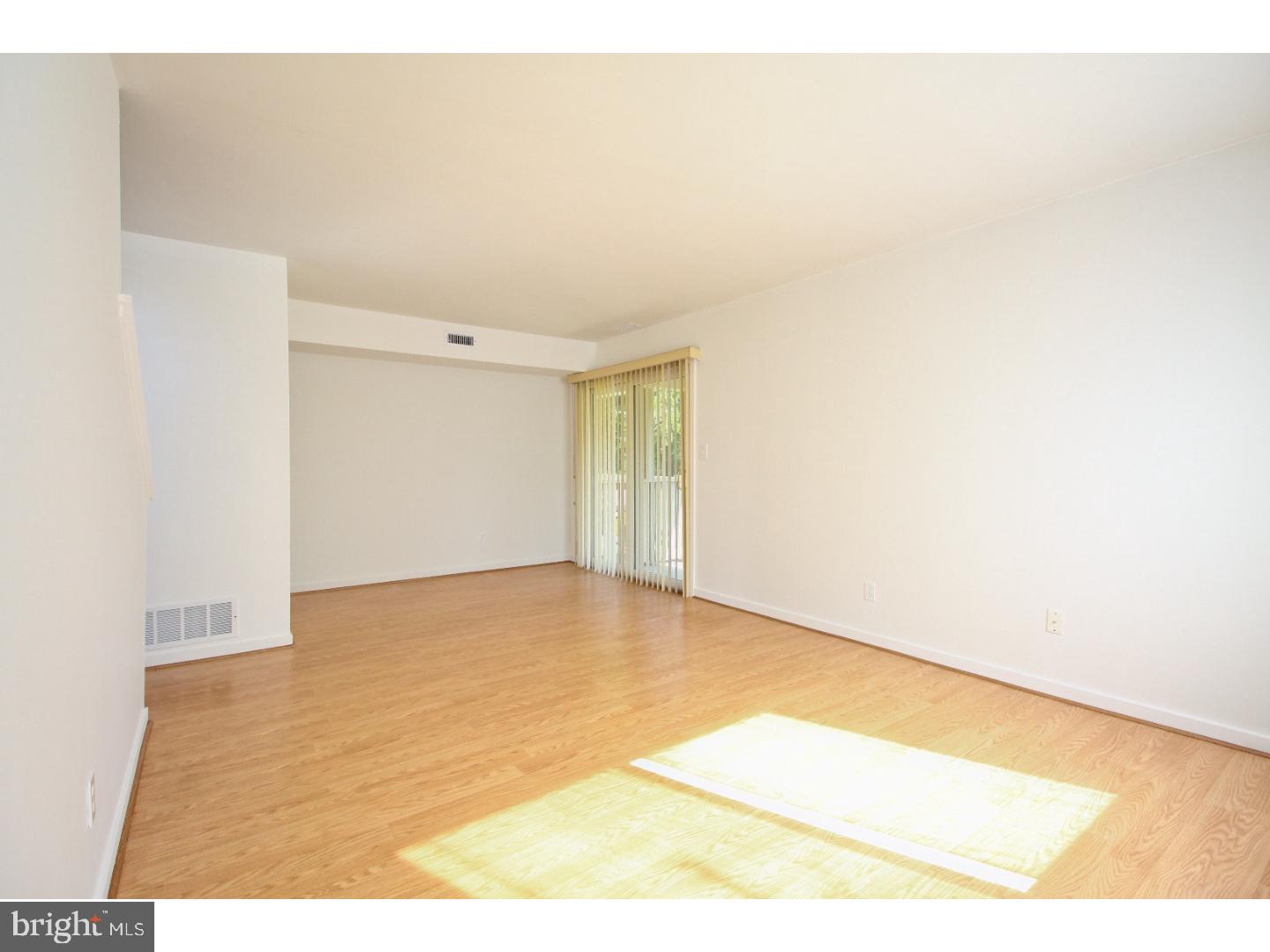 87 Sandra Road Voorhees, NJ 08043 - Photo 3 of 25 Living Room