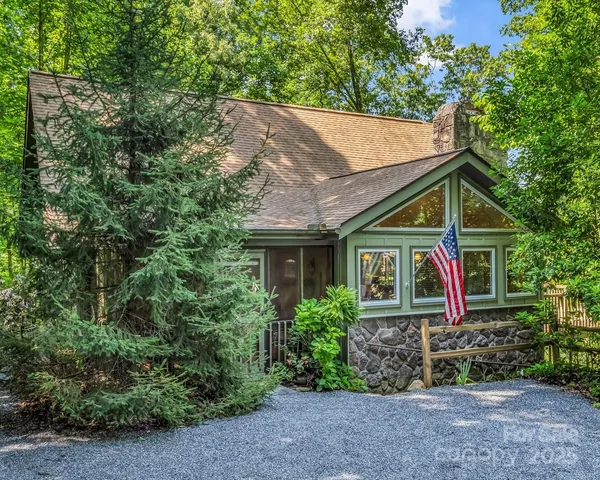 $649,000 | 126 Sleeping Bear Ln Lake, Lake Lure, NC 28746