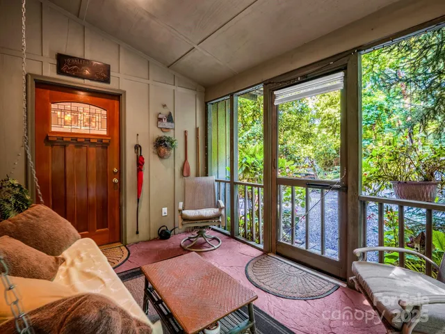 $649,000 | 126 Sleeping Bear Ln Lake, Lake Lure, NC 28746